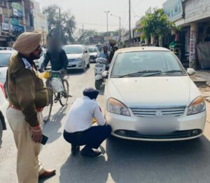 ਫਰਦਿਕੋਟ ਪੁਲਿਸ ਵੱਲੋਂ ਟ੍ਰੈਫਿਕ ਨਿਯਮਾਂ ਦੀ ਉਲੰਘਣਾਂ ਕਰਨ ਵਾਲਿਆ ਦੇ ਵਹੀਕਲ੍ਹਾਂ ਦੇ ਕੱਟੇ ਚਲਾਣ