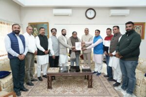 ਰਾਜਪਾਲ ਨੂੰ ਮੰਗ ਪੱਤਰ ਸੌਪਣ ਸਮੇਂ ਗੁੱਜਰ ਸਮਾਜ