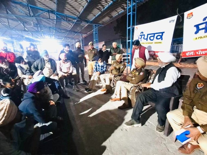 ਨਸ਼ੇ ਅਤੇ ਸਟਰੀਟ ਕ੍ਰਾਈਮ ਨੂੰ ਜੜ੍ਹ ਤੋ ਖਤਮ ਕਰਨ ਲਈ ਡੀ.ਐਸ.ਪੀ(ਫਰੀਦਕੋਟ) ਵੱਲੋਂ ‘ਸੰਪਰਕ’ ਪ੍ਰੋਗਰਾਮ ਤਹਿਤ ਗੁਰੂ ਤੇਗ ਬਹਾਦਰ ਨਗਰ, ਫਰੀਦਕੋਟ ਵਿਖੇ ਕੀਤੀ ਗਈ ਪਬਲਿਕ ਮੀਟਿੰਗ