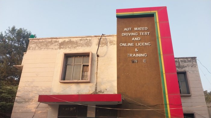 ਈਦ ਦੇ ਚੰਦ ਦੀ ਭੂਮਿਕਾ ਨਿਭਾਅ ਰਿਹਾ ਹੈ। ਫਿਰੋਜ਼ਪੁਰ ਦਾ ਰਿਜਨਲ ਟਰਾਂਸਪੋਰਟ ਅਫਸਰ