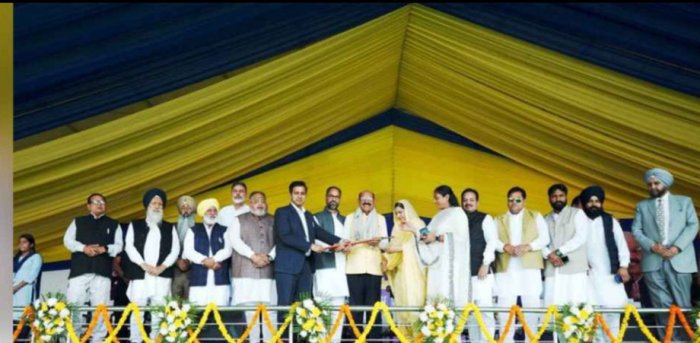 ਕੈਬਨਿਟ ਮੰਤਰੀ ਮਹਿੰਦਰ ਭਗਤ ਨੇ ਜਲੰਧਰ ਦੀਆਂ ਨਵੀਆਂ ਚੁਣੀਆਂ ਪੰਚਾਇਤਾਂ ਦੇ 5443 ਮੈਂਬਰਾਂ ਨੂੰ ਚੁਕਾਈ ਸਹੁੰ