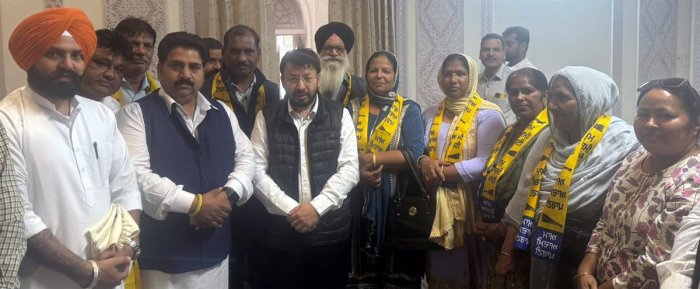 ਆਮ ਆਦਮੀ ਪਾਰਟੀ ‘ਚ ਸ਼ਾਮਲ ਹੋਈ ਪਿੰਡ ਮਹੇੜੂ ਦੀ ਪੰਚਾਇਤ