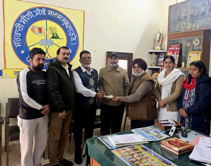 ਗੁਰਚਰਨ ਸਿੰਘ ਨਿਵਾਸੀ ਬੇਕਰਜ਼ਫੀਲਡ ਨੇ ਸਕੂਲ ਦੀਆਂ ਬੁਨਿਆਦੀ ਲੋੜਾਂ ਦੀ ਪੂਰਤੀ ਲਈ 51000 ਦਾਨ ਦਿੱਤੇ