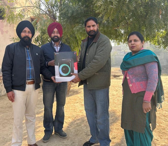 ਨੌਕਰੀ ਵਿੱਚ 23 ਸਾਲ ਪੂਰੇ ਹੋਣ’ਤੇ ਸਕੂਲ ਨੂੰ ਸਪੀਕਰ ਭੇੰਟ ਕੀਤਾ