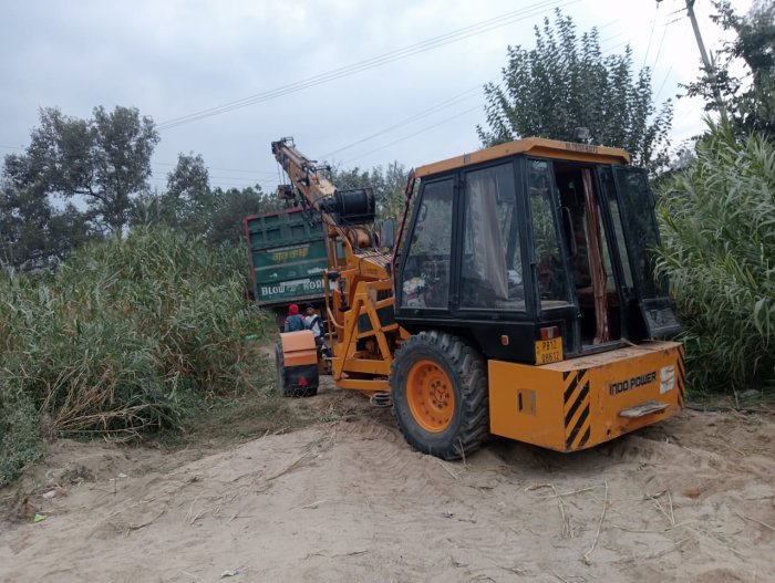 ਪੁਲੀ ਤੋਂ ਹੇਠਾਂ ਡਿੱਗੇ ਟਿੱਪਰ ਨੂੰ  ਤੀਸਰੇ ਦਿਨ ਬਾਹਰ ਕੱਢਿਆ 