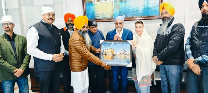 ਮਲੇਸ਼ੀਆ ਦੇ ਰਾਜ ਪਿਨਾਂਗ ਦੇ ਡਿਪਟੀ ਸੀਐਮ ਜਗਦੀਪ ਸਿੰਘ ਦਿਓ ਸ੍ਰੀ ਦਰਬਾਰ ਸਾਹਿਬ ਹੋਏ ਨਤਮਸਤਕ 