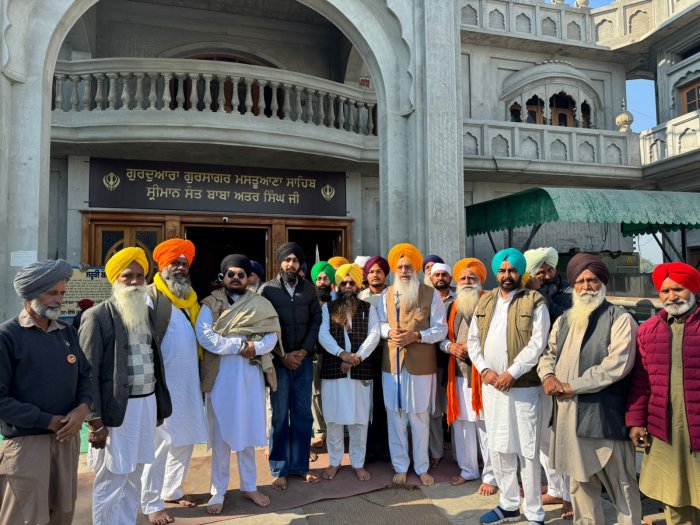 ਸ਼ੇਰ ਏ ਪੰਜਾਬ ਅਕਾਲੀ ਦਲ ਦਾ ਵੱਡਾ ਜਥਾ ਕਿਸਾਨ ਅੰਦੋਲਨ ਵਿੱਚ ਮਰਨ ਵਰਤ ਤੇ ਬੈਠੇ ਡੱਲੇਵਾਲ ਦੀ ਹਮਾਇਤ ਲਈ ਪਹੁੰਚਿਆ 