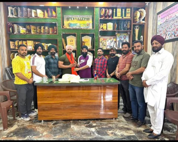 ਹਲਕਾ ਪੱਟੀ ਦੇ ਪਿੰਡ ਬੁਰਜ ਰਾਏ ਕੇ ਦੇ ਸੁਰਜੀਤ ਸਿੰਘ ਨੇ ਅਮਿ੍ਤਸਰ ਵਿਖੇ ਹੈਈ ਬੋਡੀ ਬਿਲਡਰ ਕੰਪੀਟੀਸਨ ਮੁਕਾਬਲੇ ਚ’ ਮਿਸਟਰ ਪੰਜਾਬ ਖਿਤਾਬ ਹਾਸਿਲ ਕੀਤਾ :