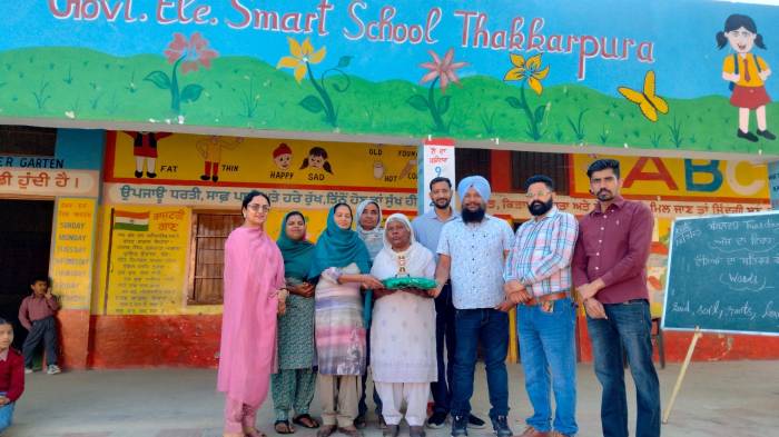 ਮਿਡ ਦੇ ਮੀਲ ਕੁੱਕ ਕੰਵਲਜੀਤ ਕੌਰ ਦਾ ਪਿੰਡ ਦੀ ਪੰਚਾਇਤ ਅਤੇ ਸਕੂਲ ਸਟਾਫ ਵੱਲੋਂ ਮਾਨ ਸਨਮਾਨ ਕੀਤਾ