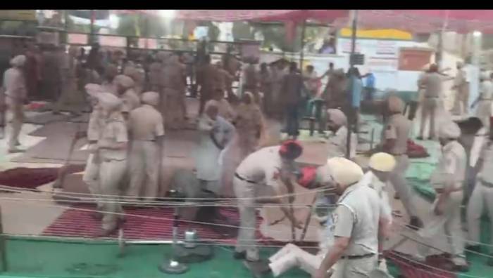 ਆਦਰਸ਼ ਸਕੂਲ ਚੌਅਕੇ ਦਾ ਪੁਲਸ ਨੇ ਧਰਨਾ ਚੁਕਵਾਇਆ;  ਧਰਨਾਕਾਰੀ ਗਿਰਫ਼ਤਾਰ !