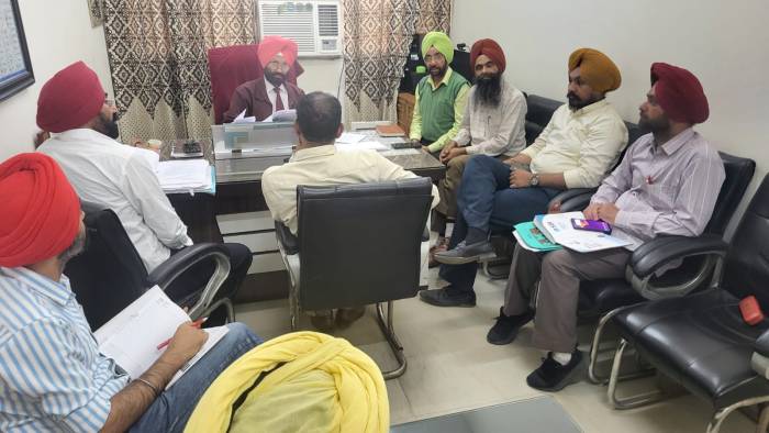 ਨੁੱਕੜ ਮੀਟਿੰਗਾਂ ਰਾਹੀਂ ਪਰਾਲੀ ਪ੍ਰਬੰਧਨ ਸਬੰਧੀ ਕੀਤਾ ਜਾ ਰਿਹਾ ਜਾਗਰੂਕ