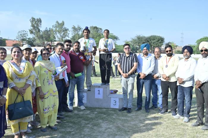 ਕਿਰਤੀ ਪਰਿਵਾਰਾਂ ‘ਚ ਜਨਮੇ ਲਕਸ਼ਮੀ ਅਤੇ ਲਖਵੀਰ  ਖੇਡਾਂ ਵਿੱਚ ਦੇਸ਼ ਕੌਮ ਦਾ ਨਾਂਅ ਰੌਸ਼ਨ ਕਰ ਸਕਦੇ ਹਨ : ਡਾ. ਖੰਨਾ