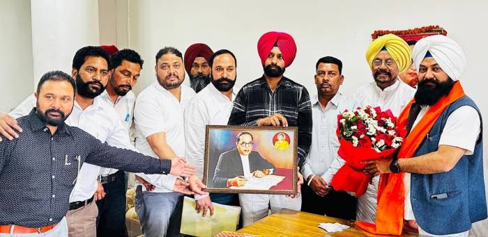 ਕਰਮਚਾਰੀ ਫੈਡਰੇਸ਼ਨ ਵੱਲੋਂ ਐਸ.ਸੀ. ਕਮਿਸ਼ਨ ਨੂੰ ਸੋਪਿਆ ਮੰਗ ਪੱਤਰ