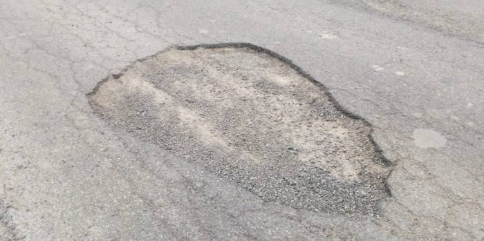 ਐਨਐਚ 703 ਏ ਮਾਰਗ ਦੀ ਮੁੱਖ ਸੜਕ ਡਡਵਿੰਡੀ  ਭਾਣੋਲੰਘਾ ਤੱਕ ਬੁਰੀ ਤਰ੍ਹਾਂ ਟੁੱਟਣ ਕਾਰਨ ਲੋਕ ਪ੍ਰੇਸ਼ਾਨ