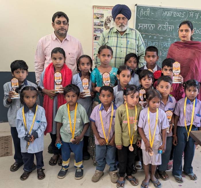 ਸਰਕਾਰੀ ਪ੍ਰਾਇਮਰੀ ਸਕੂਲ ਰਣਜੀਤਗੜ੍ਹ ਝੁੱਗੇ ਵਿਖੇ ਸਲਾਨਾ ਸਮਾਗਮ ਕਰਵਾਇਆ ਗਿਆ