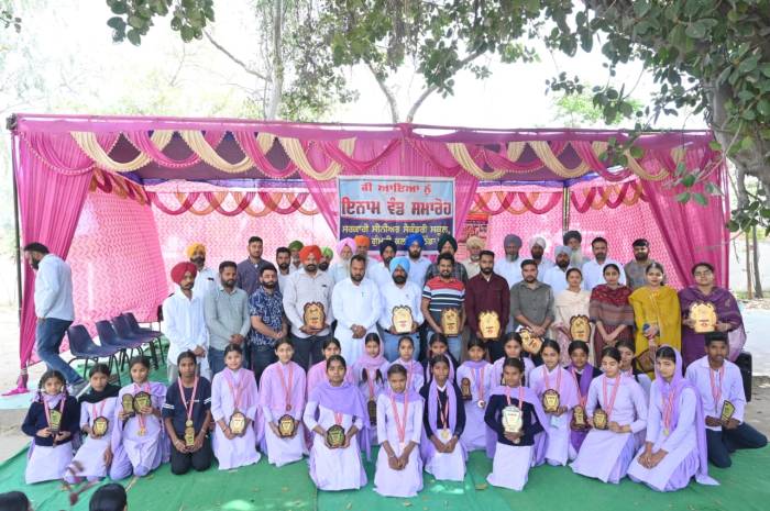 ਸਫ਼ਰ ਜਿੰਦਗੀ ਫਾਊਂਡੇਸ਼ਨ ਗੁੰਮਟੀ ਕਲਾਂ ਵੱਲੋ ਵਿਦਿਆਰਥੀ ਸਨਮਾਨਿਤ।