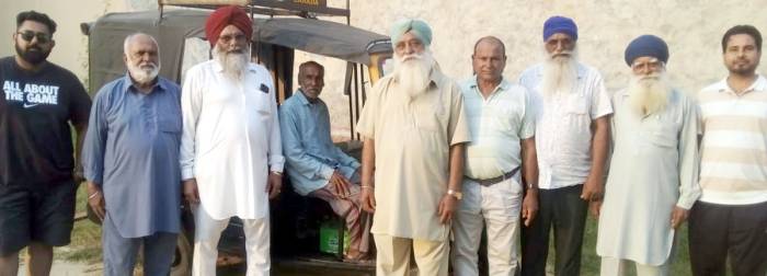 ਫਗਵਾੜਾ ਵੈਲਫੇਅਰ ਸੁੁਸਾਇਟੀ (ਕਨੇਡਾ) ਨੇ ਲੋੜਵੰਦ ਰਿਕਸ਼ਾ ਚਾਲਕ ਨੂੰ ਭੇਂਟ ਕੀਤੀ ਆਟੋ ਰਿਕਸ਼ਾ