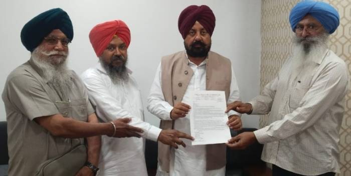 ਹਰਪ੍ਰੀਤ ਧੁੰਨਾ ਦੀ ਅਗਵਾਈ ਵਿੱਚ ਵਿਕਾਸ ਕਮੇਟੀ ਦੇ ਵਫਦ ਵੱਲੋਂ ਪੰਜਾਬ ਲਘੂ ਉਦਯੋਗ ਨਿਗਮ ਦੇ ਚੇਅਰਮੈਨ ਨਾਲ ਮੀਟਿੰਗ