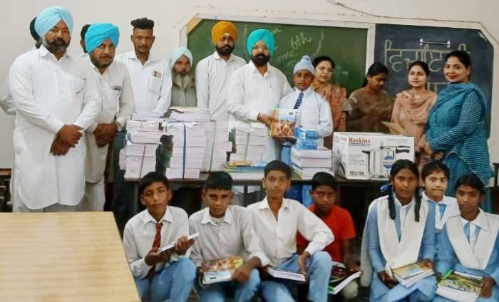 ਹਰ ਸਾਲ ਦੀ ਤਰ੍ਹਾਂ ਸਰਪੰਚ ਜਸਵੰਤ ਸਿੰਘ ਸੋਢੀ ਪਹਿਲੂਵਾਲਾ ਵੱਲੋਂ ਲੋੜਵੰਦ ਬੱਚਿਆਂ ਦੀ ਕੀਤੀ ਸਹਾਇਤਾ