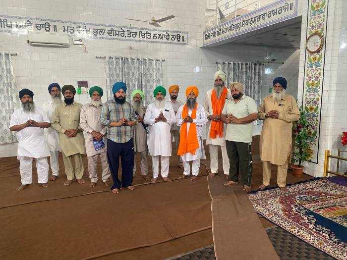 ਕਿਸਾਨ ਆਗੂ ਡੱਲੇਵਾਲ ਦੀ ਸਿਹਤਯਾਬੀ ਲਈ ਨਿੱਤ ਅਰਦਾਸ ਕਰਨ ਵਾਲੇ ਪਿੰਡ ਭਮਾਂ ਕਲਾਂ ਗੁਰਦੁਆਰਾ ਸਾਹਿਬ ਦੇ ਪਾਠੀ ਸਿੰਘ ਨੂੰ ਕੀਤਾ ਸਨਮਾਨਤ