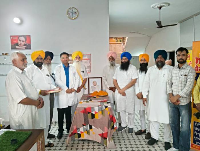 ਮਾਤਾ ਹਰਜਿੰਦਰ ਕੌਰ ਤੱਖਰਾਂ ਦੀ ਯਾਦ ਵਿੱਚ ਮੈਡੀਕਲ ਕੈਂਪ ਲਗਾਇਆ