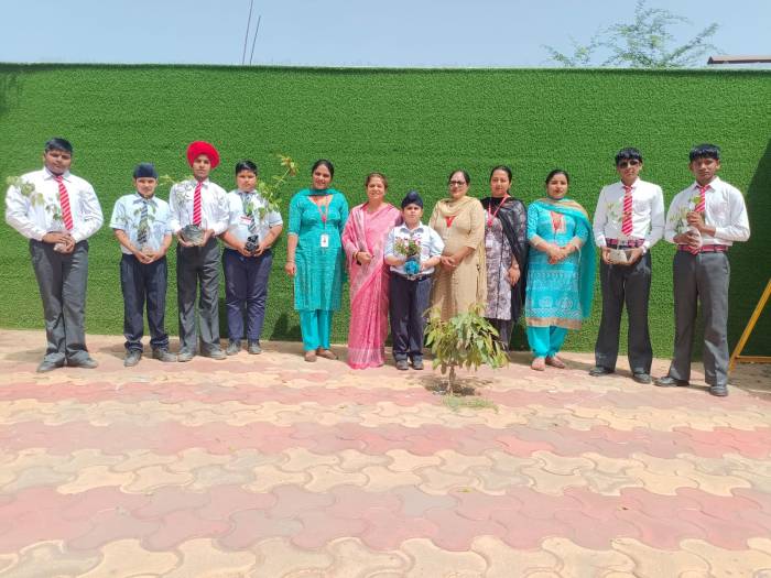 ਸ਼ਹੀਦ ਭਗਤ ਸਿੰਘ ਸੀਨੀ. ਸੈਕੰ. ਸਕੂਲ ਪੱਟੀ ਵਿਖੇ ਅਪ੍ਰੈਲ ਕੁਲ ਡੇ ਮਨਾਇਆ ਗਿਆ।