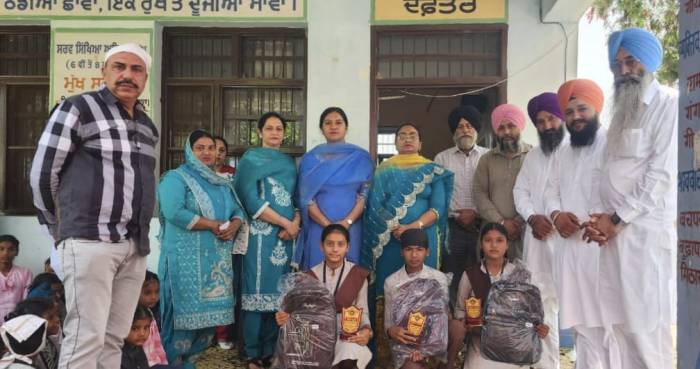 ਸਰਕਾਰੀ ਹਾਈ ਸਕੂਲ ਬੱਠੇ ਭੈਣੀ ਵਿਖੇ ਨਵੇਂ ਸੈਸ਼ਨ ਦੀ ਸ਼ੁਰੂਆਤ ਮੌਕੇ ਸੁਖਮਨੀ ਸਾਹਿਬ ਜੀ ਦੇ ਪਾਠ ਕਰਵਾਏ ਗਏ