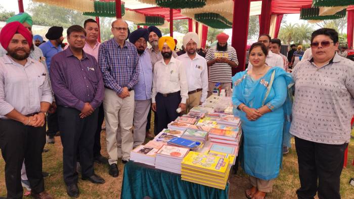 ਜ਼ਿਲ੍ਹਾ ਭਾਸ਼ਾ ਦਫ਼ਤਰ ਵੱਲੋਂ ਲਗਾਈ ਗਈ ਵਿਸ਼ਾਲ ਪੁਸਤਕ ਪ੍ਰਦਰਸ਼ਨੀ