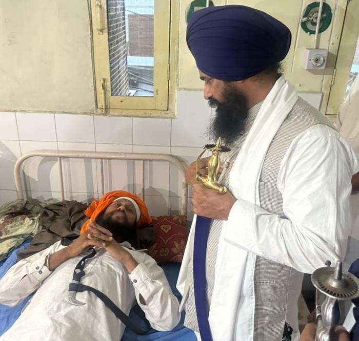 ਸੁਲਤਾਨਪੁਰ ਲੋਧੀ ਵਿਖੇ ਗ੍ਰੰਥੀ ਸਿੰਘ ਨਾਲ ਕੁੱਟਮਾਰ ਦੇ ਮਾਮਲੇ ’ਚ ਜਥੇਦਾਰ ਕੁਲਦੀਪ ਸਿੰਘ ਗੜਗੱਜ ਨੇ ਪੀੜਤ ਪਰਿਵਾਰ ਨਾਲ ਕੀਤੀ ਮੁਲਾਕਾਤ