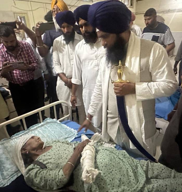 ਸੁਲਤਾਨਪੁਰ ਲੋਧੀ ਵਿਖੇ ਗ੍ਰੰਥੀ ਸਿੰਘ ਨਾਲ ਕੁੱਟਮਾਰ ਦੇ ਮਾਮਲੇ ’ਚ ਜਥੇਦਾਰ ਕੁਲਦੀਪ ਸਿੰਘ ਗੜਗੱਜ ਨੇ ਪੀੜਤ ਪਰਿਵਾਰ ਨਾਲ ਕੀਤੀ ਮੁਲਾਕਾਤ