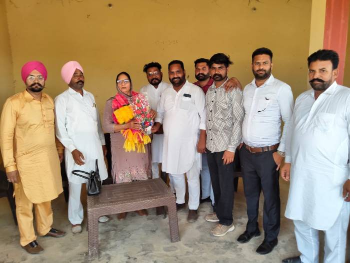 ਚਰਨਜੀਤ ਕੌਰ ਵੱਲੋਂ ਪਿੰਡ ਸੁਤੰਤਰ ਨਗਰ ਵਿਖੇ ਕੀਤੀ ਵਰਕਰਾਂ ਨਾਲ ਅਹਿਮ ਮੀਟਿੰਗ