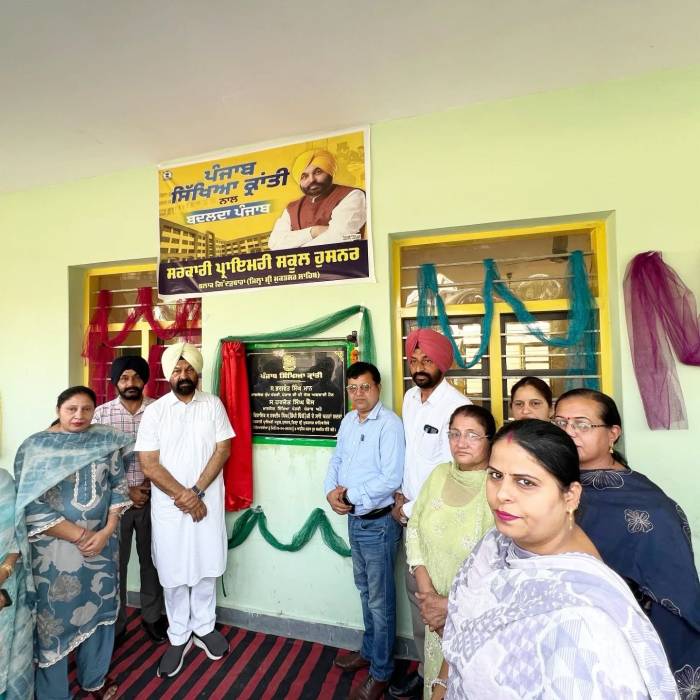 ਦੀਪ ਡਿੰਪੀ ਢਿੱਲੋਂ ਨੇ ਸਕੂਲਾਂ ਦੇ ਕਮਰਿਆ ਦਾ ਕੀਤਾ ਉਦਘਾਟਨ