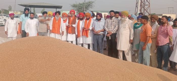 ਦਾਣਾ ਮੰਡੀ ਸਰਾਏ ਅਮਾਨਤ ਖਾਂ ਵਿਖੇ ਵਿਧਾਇਕ ਡਾ ਕਸ਼ਮੀਰ ਸਿੰਘ ਸੋਹਲ ਨੇ ਕਣਕ ਦੀ ਸਰਕਾਰੀ ਖਰੀਦ ਸ਼ੁਰੂ ਕਰਵਾਈ