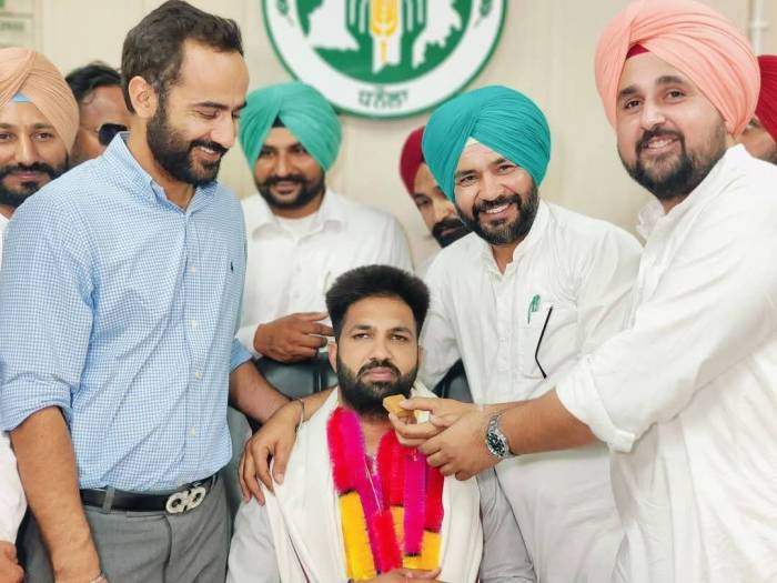 ਗੁਰਜੋਤ ਸਿੰਘ ਭੱਠਲ ਦਾ ‍ਮਾਰਕੀਟ ਕਮੇਟੀ ਧਨੌਲਾ ਦੇ ਚੇਅਰਮੈਨ ਵਜੋਂ ਤਾਜਪੋਸ਼ੀ ਸਮਾਗਮ ਕਰਵਾਇਆ ਗਿਆ