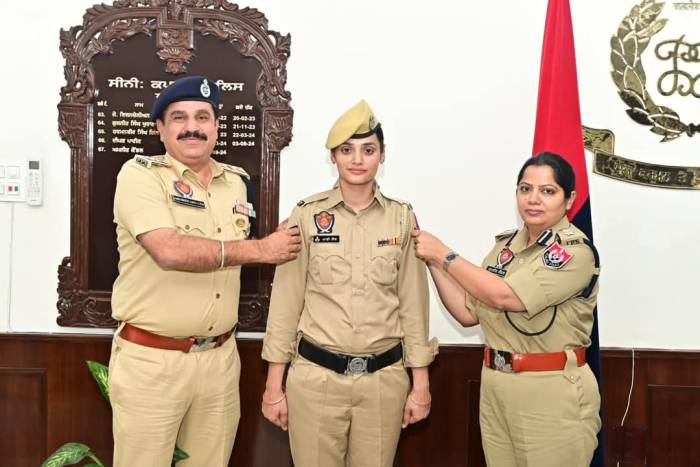 ਰਾਣੀ ਕੌਰ ਨੂੰ ਸੀਨੀਅਰ ਸਿਪਾਹੀ ਦੀ ਤਰੱਕੀ ਮਿਲਣ ‘ਤੇ ਪਿੰਡ ਕਲਿਆਣ ਵਿੱਚ ਖੁਸ਼ੀ।