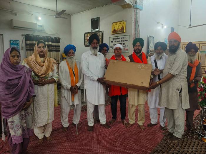 ਪਹਿਲੀ ਵਰ੍ਹੇਗੰਢ ਮੋਕੇ ਗੁਰੂ ਘਰਾਂ ਵਿੱਚ ਹੁਕਮਨਾਮਾ ਸਾਹਿਬ ਲਈ ਦਾਨ ਕੀਤੀਆਂ ਐਲਸੀਡੀ ਟੀਵੀ