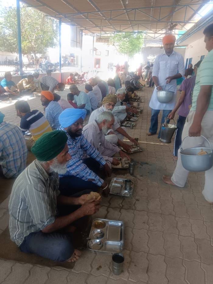 ਲੋਹਚਮਾਂ ਵਿਖੇ ਬਿਨਾਂ ਭੇਦਭਾਵ ਤੋਂ ਧੂਮਧਾਮ ਨਾਲ ਮਨਾਇਆ ਈਦ—ਉਲ—ਫਿ਼ਤਰ ਦਾ ਤਿਉਹਾਰ