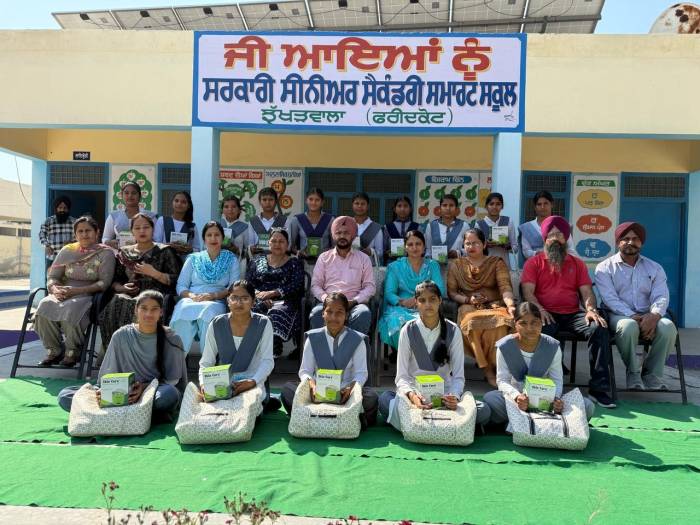 ਝੱਖੜਵਾਲਾ ਸਕੂਲ ਵਿਖੇ ਕਿੱਤਾ ਮੁਖੀ ਸਿੱਖਿਆ ਨੂੰ ਉਤਸ਼ਾਹਿਤ ਕਰਨ ਲਈ ਕਿੱਟਾਂ ਵੰਡੀਆਂ