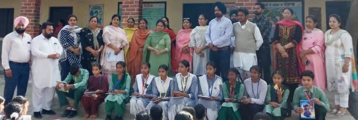 ਸਰਕਾਰੀ ਸੀ.ਸੈ.ਸਕੂਲ ਨਵਾਂ ਕਿਲ੍ਹਾ ਨੇ ਨਾਨ ਬੋਰਡ ਜਮਾਤਾਂ ਦੇ ਪੁਜ਼ੀਸ਼ਨ ਹੋਲਡਰਾਂ ਨੂੰ ਸਨਮਾਨਿਤ ਕੀਤਾ