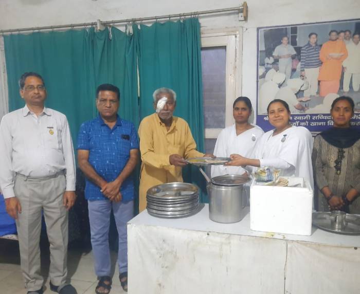 ਲੋਕਾਂ ਦੇ ਮੁਫ਼ਤ ਅੱਖਾਂ ਦੇ ਆਪ੍ਰੇਸ਼ਨ ਕਰਨਾ ਲਾਇਨਜ਼ ਆਈ ਕੇਅਰ ਸੈਂਟਰ ਦੀ ਮਹਾਨ ਸੇਵਾ : ਰਮਨ ਦੀਦੀ