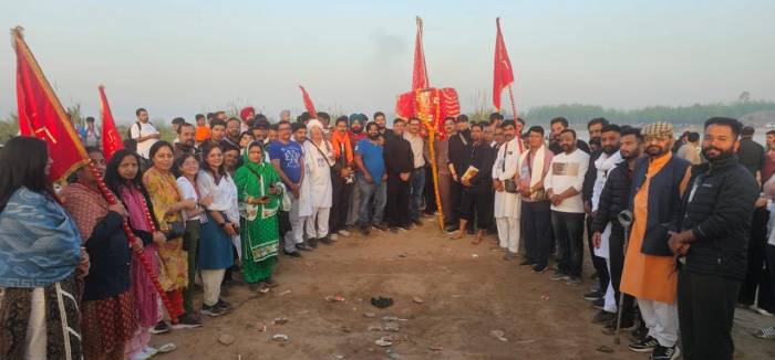 ਚਲੋ ਬੁਲਾਵਾ ਆਇਆ ਹੈ, ਮਾਤਾ ਨੇ ਬੁਲਾਇਆ ਹੈ’