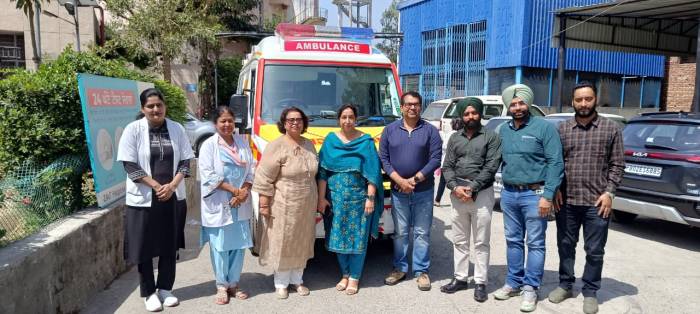 ਸਿਹਤ ਵਿਭਾਗ ਅੰਮ੍ਰਿਤਸਰ ਨੂੰ ਕੀਤੀ ਐਬੂਲੈਂਸ ਭੇਂਟ