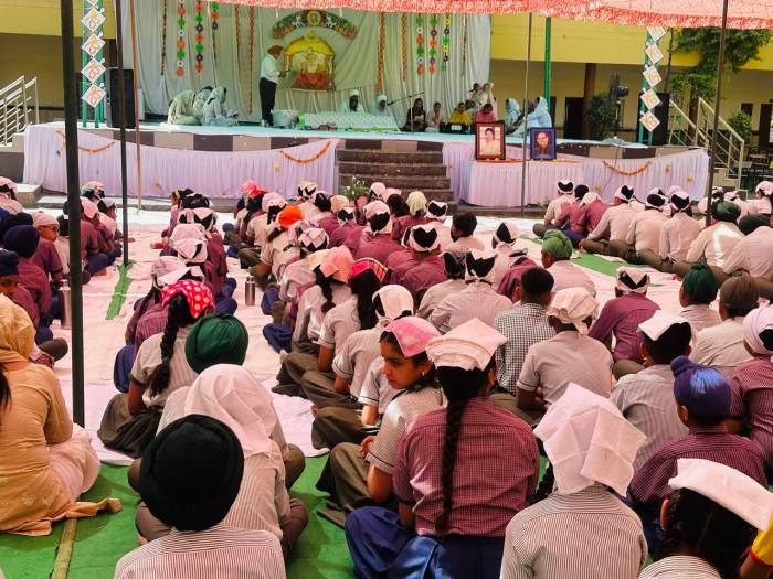 ਸਕੂਲ ਵਿੱਚ ਸੁਖਮਨੀ ਸਾਹਿਬ ਦੇ ਪਾਠ ਪ੍ਰਕਾਸ਼ ਕਰਵਾਕੇ ਨਵੇਂ ਸੈਸ਼ਨ ਦੀ ਕੀਤੀ ਸ਼ੁਰੂਆਤ