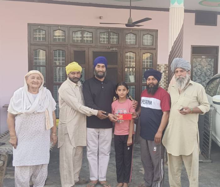 ਛੇਵੀਂ ਕਲਾਸ ਦੀ ਵਿਦਿਆਰਥਣ ਗੁਰ ਸਿਮਰਨ ਕੌਰ ਨੇ 93.8 ਪ੍ਰਤੀਸ਼ਤ ਅੰਕ ਲੈ ਕੇ ਮਾਪਿਆਂ ਦਾ ਮਾਣ ਵਧਾਇਆ