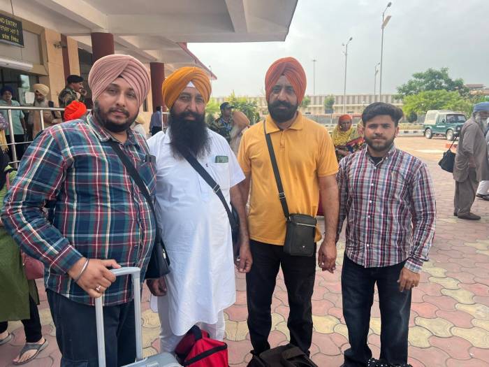 ਗੁਰੂਹਰਸਹਾਏ ਦੇ 4 ਨੋਜਵਾਨ ਵਿਸਾਖੀ ਦੇ ਸ਼ੁਭ ਦਿਹਾੜੇ ਤੇ ਪਾਕਿਸਤਾਨ ਦੇ ਗੁਰਧਾਮਾਂ ਲਈ ਰਵਾਨਾ।