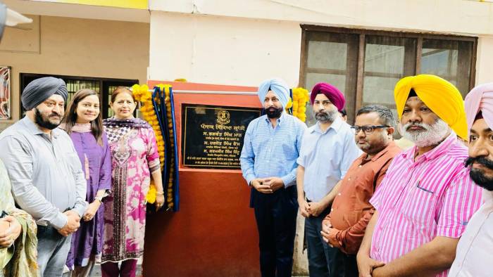 ਕਰਮਜੀਤ ਸਿੰਘ ਰਿੰਟੂ ਨੇ ਮਾਲ ਰੋਡ ਦੇ ਗਰਲਜ਼ ਸਕੂਲ ਦੇ ਅਪਗ੍ਰੇਡੇਸ਼ਨ ਦਾ ਕੀਤਾ ਉਦਘਾਟਨ