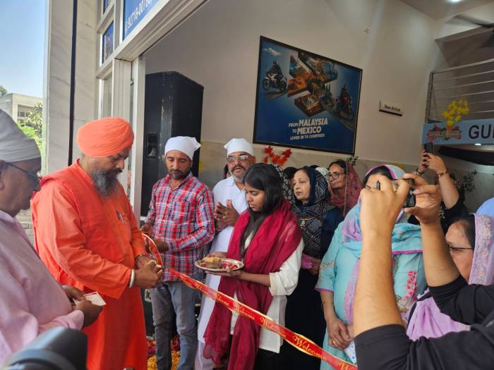 ਗੁਰੂ ਕਿਰਪਾ ਮੋਟਰਜ਼ ਬਜਾਜ ਮੋਟਰਸਾਇਕਲ ਏਜੰਸੀ ਜੈਤੋ ਦੇ ਸ਼ੋ ਰੂਮ ਦਾ ਕੀਤਾ ਉਦਘਾਟਨ