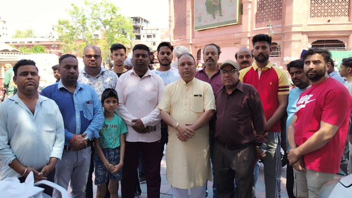 ਗਊ ਸੈਸ ਦੇ ਨਾਂ ਤੇ ਕਰੋੜਾਂ ਰੁਪਏ ਇਕੱਠੇ ਕਰਨ ਦੇ ਬਾਵਜੂਦ ਸੜਕਾਂ ਤੇ ਘੁੰਮ ਰਹੇ ਹਨ ਪਸ਼ੂ: ਡਿੰਪੀ ਚੌਹਾਨ