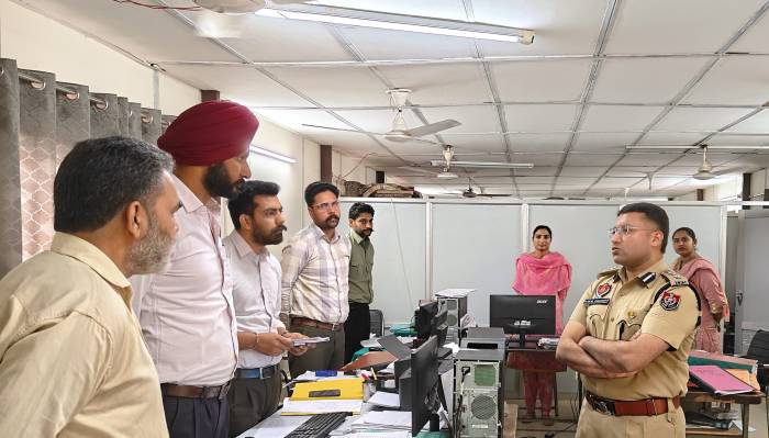 ਐਸ.ਐਸ.ਪੀ ਸ੍ਰੀ ਮੁਕਤਸਰ ਸਾਹਿਬ. ਵੱਲੋਂ ਡੀ.ਪੀ.ਓ. ਦਫਤਰ ‘ਚ ਅਚਨਚੇਤ ਚੈਕਿੰਗ,