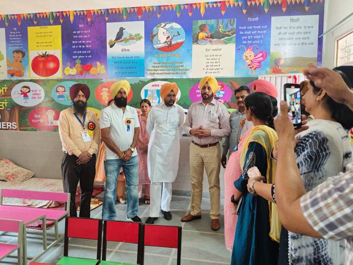 ਐਸ ਡੀ ਐਮ ਖਰੜ ਗੁਰਮੰਦਰ ਸਿੰਘ ਵੱਲੋਂ ਖਰੜ ਹਲਕੇ ਵਿਚ 22.53 ਲੱਖ ਰੁਪਏ ਦੀ ਲਾਗਤ ਨਾਲ ਬਣੇ ਤਿੰਨ ਨਵੇਂ ਕਲਾਸ ਰੂਮ ਵਿਦਿਆਰਥੀਆਂ ਨੂੰ ਸਮਰਪਿਤ
